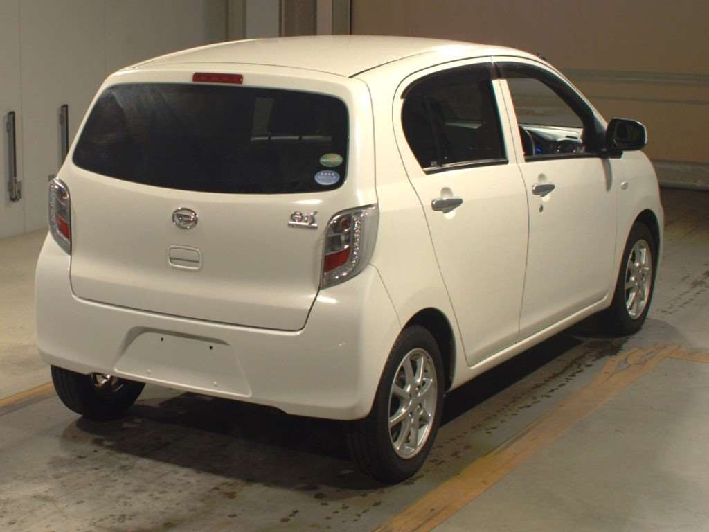 2015 Daihatsu Mira es LA300S[1]