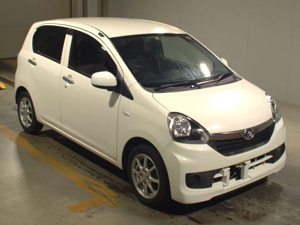 2015 Daihatsu Mira es LA300S[2]