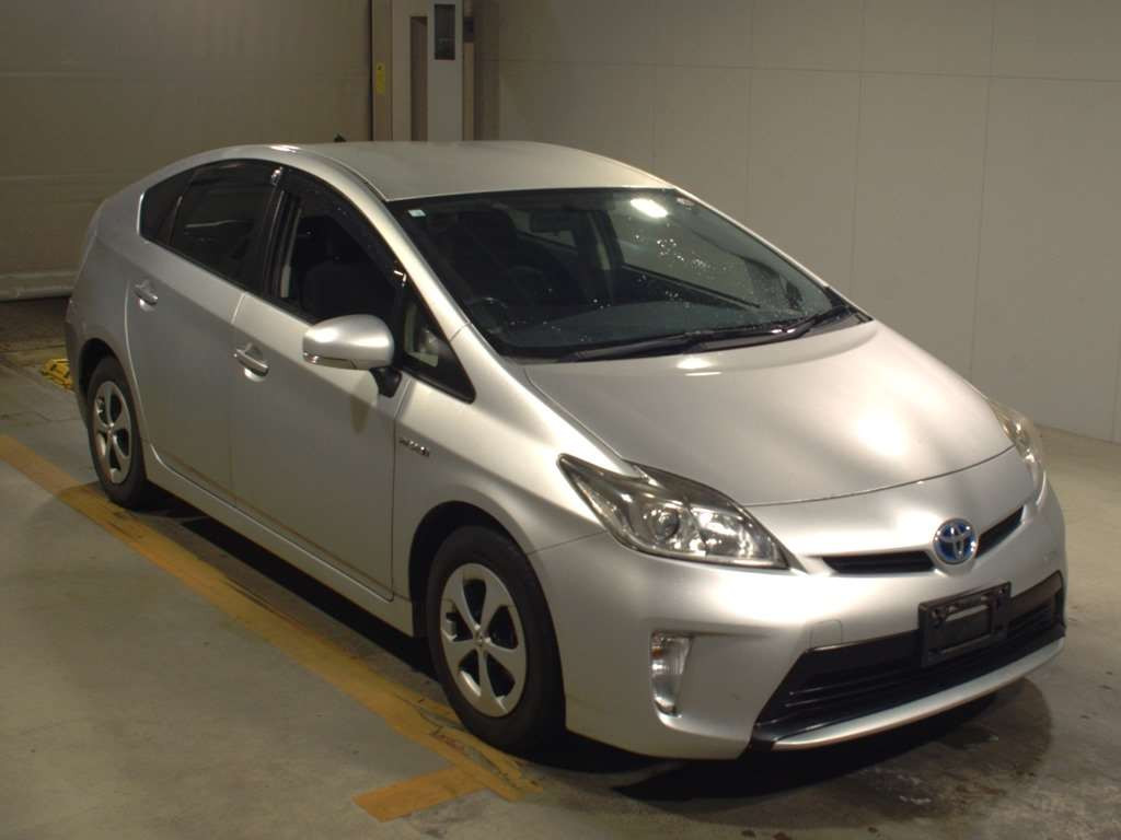 2014 Toyota Prius ZVW30[2]