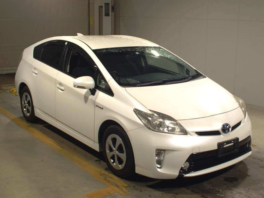 2013 Toyota Prius ZVW30[2]