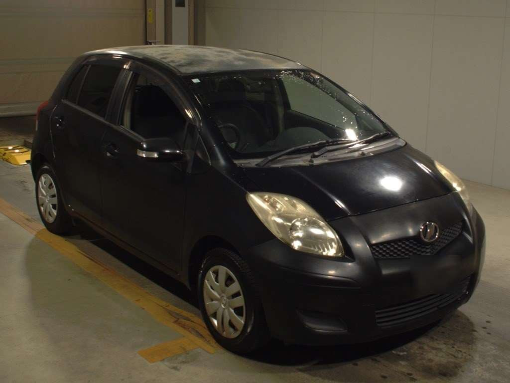 2010 Toyota Vitz SCP90[2]