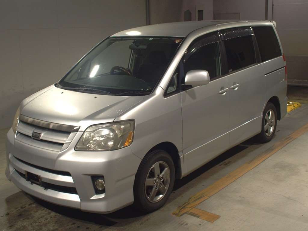 2005 Toyota Noah AZR60G[0]