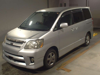 2005 Toyota Noah