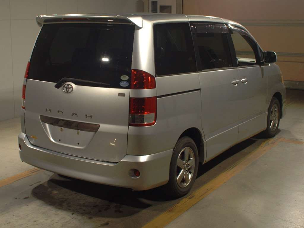 2005 Toyota Noah AZR60G[1]