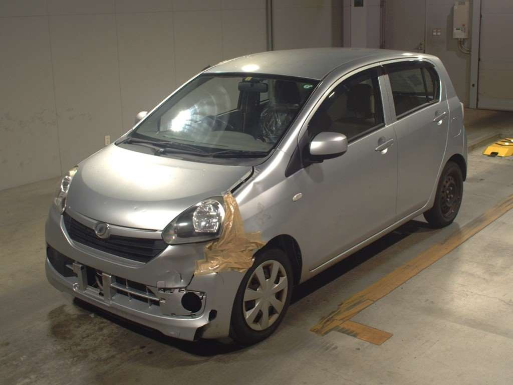 2016 Daihatsu Mira es LA300S[0]