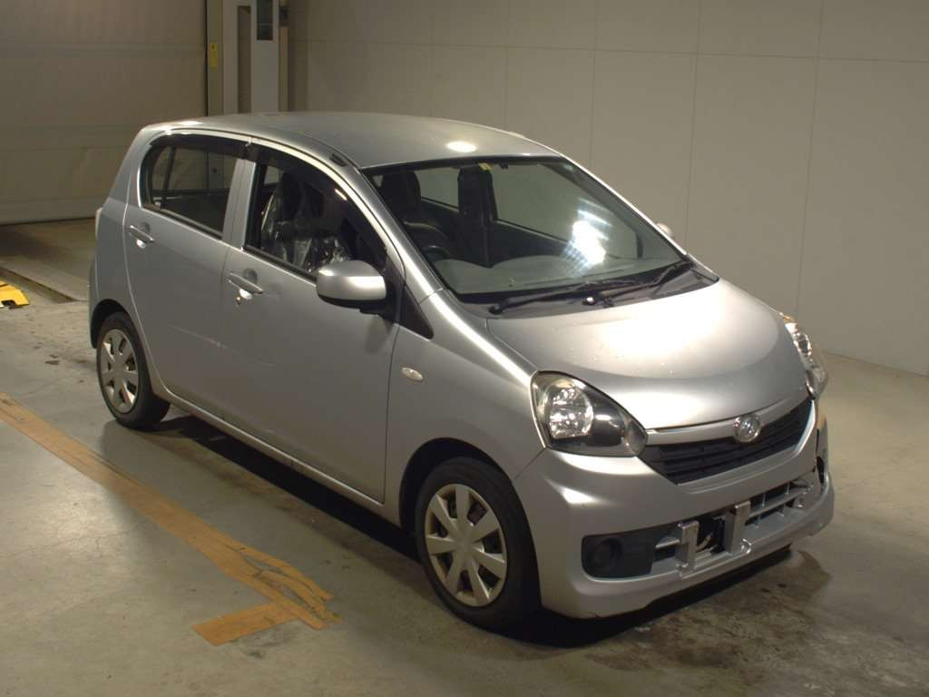 2016 Daihatsu Mira es LA300S[2]