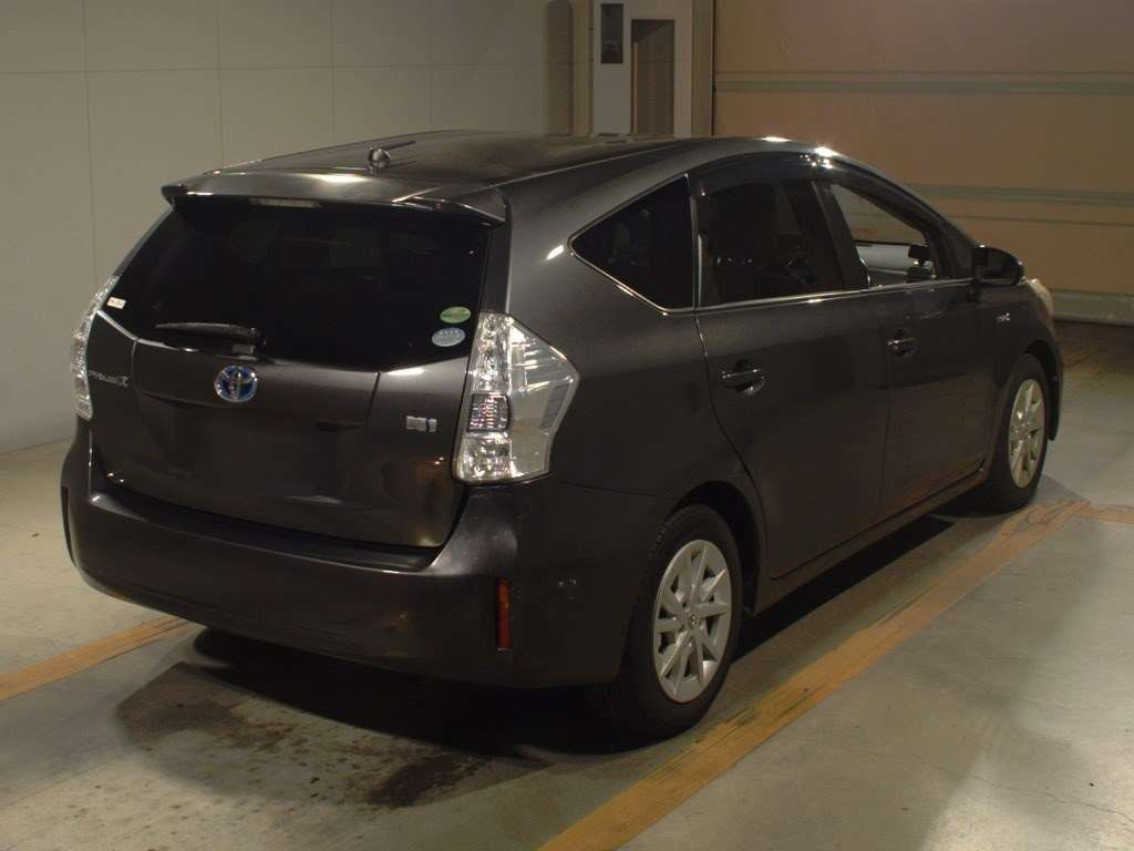 2012 Toyota Prius alpha ZVW40W[1]