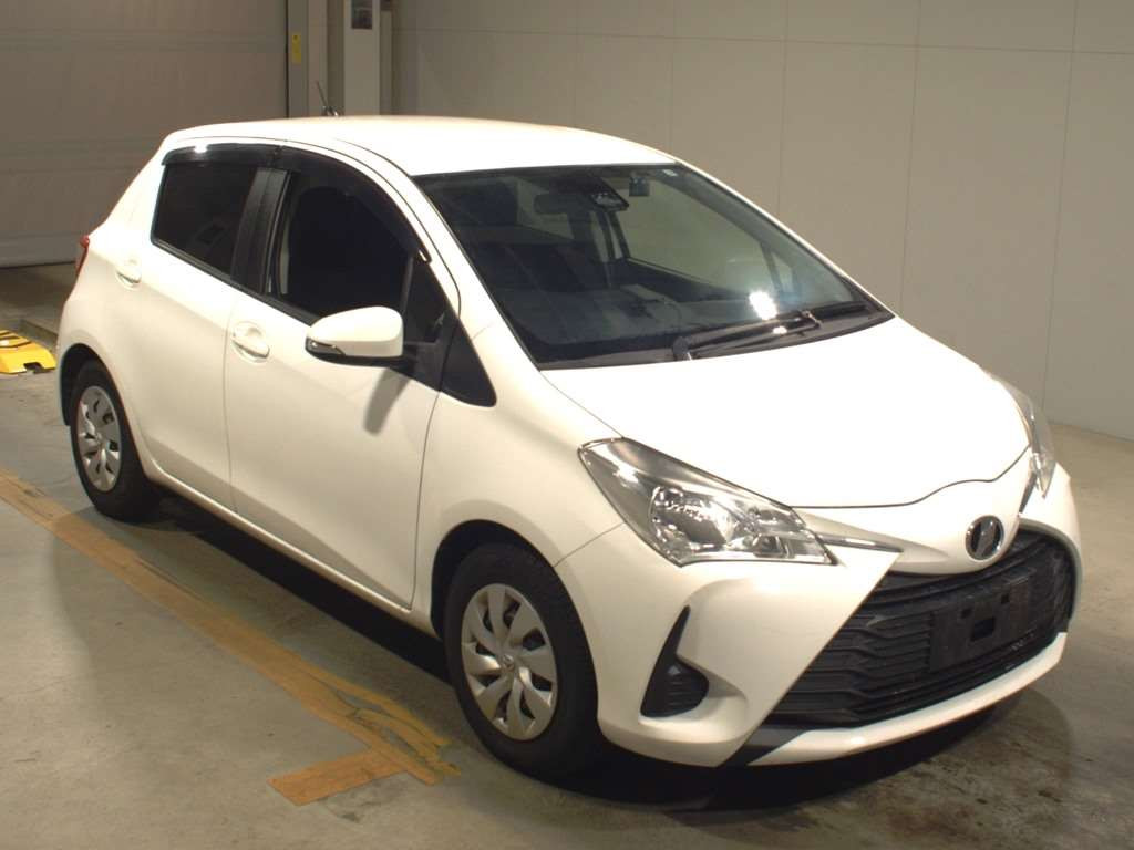 2017 Toyota Vitz NSP130[2]