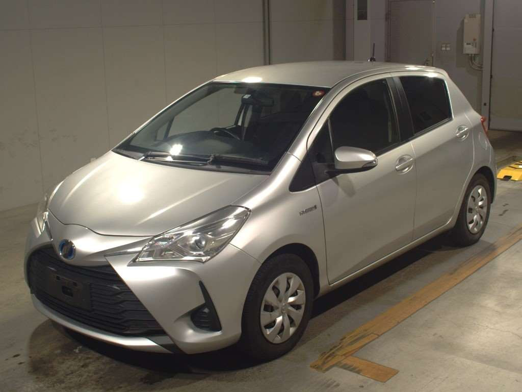 2017 Toyota Vitz NHP130[0]