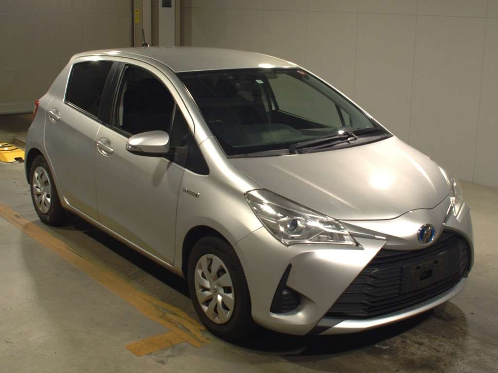 2017 Toyota Vitz NHP130[2]