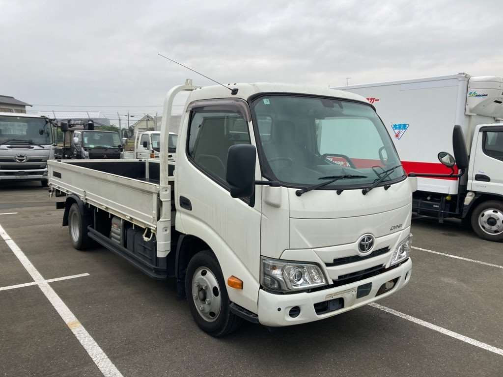 2020 Toyota Dyna Truck XZU655[2]