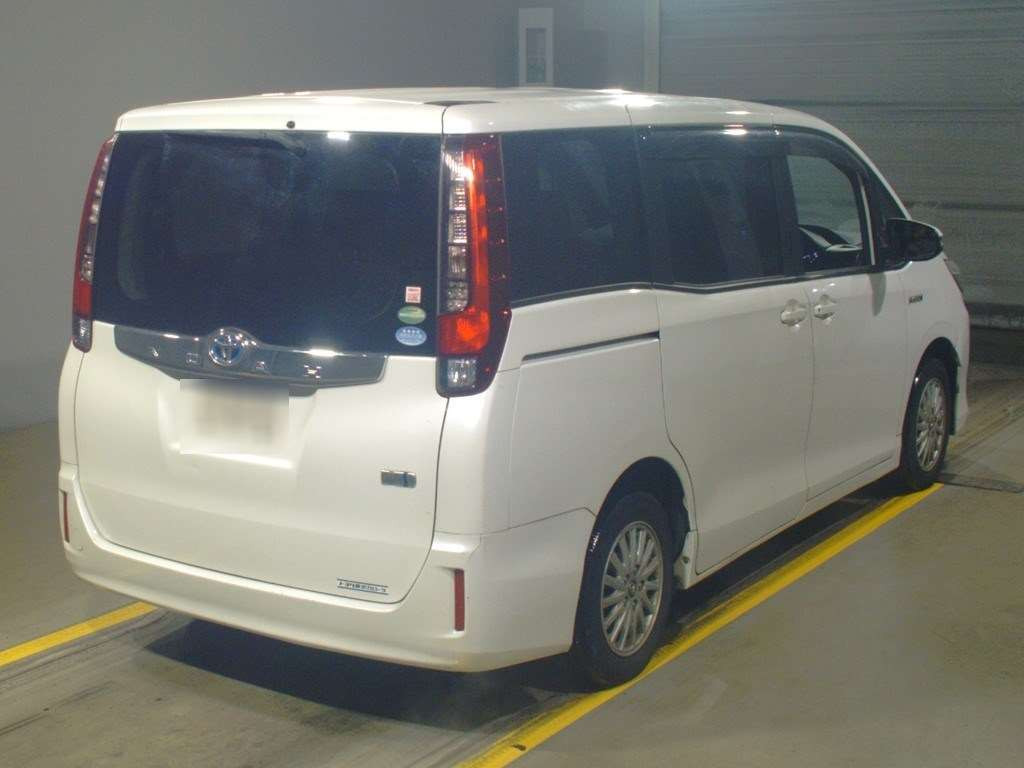 2016 Toyota Noah ZWR80G[1]