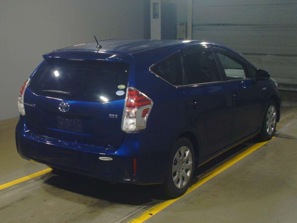 2018 Toyota Prius alpha ZVW41W[1]