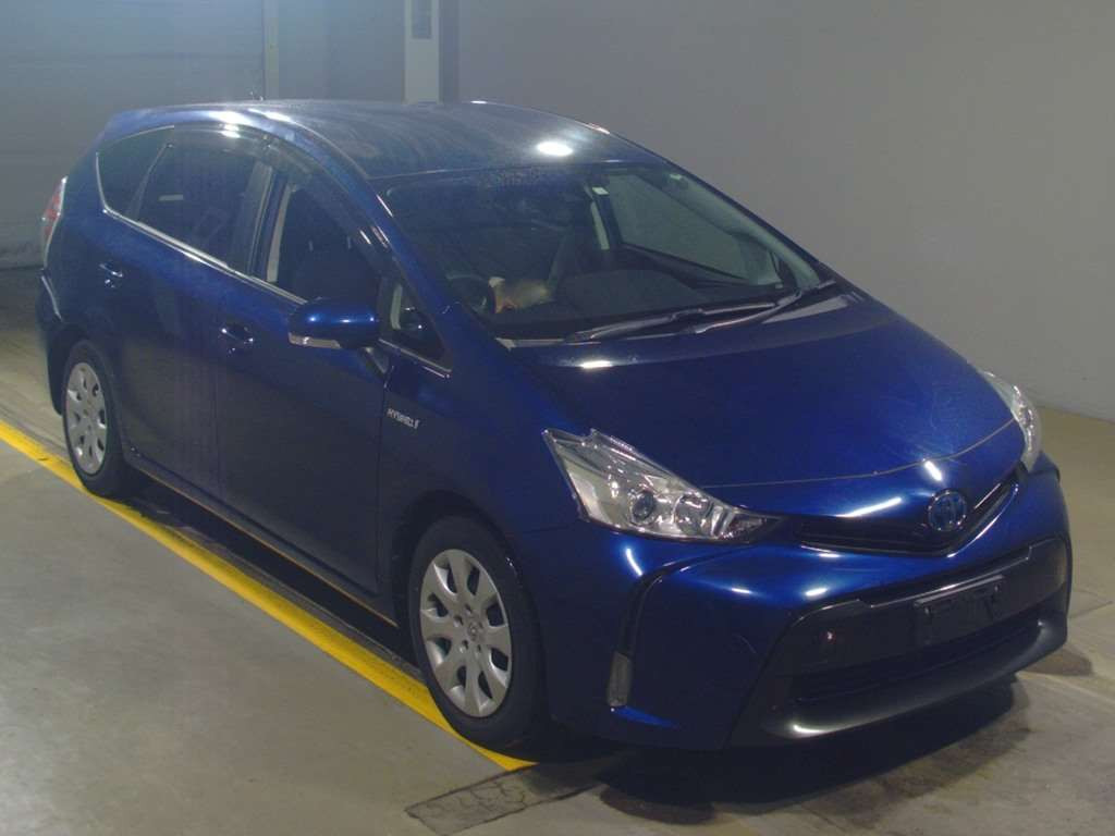 2018 Toyota Prius alpha ZVW41W[2]