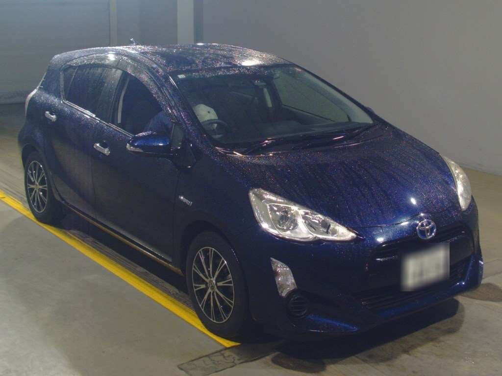 2016 Toyota Aqua NHP10[2]