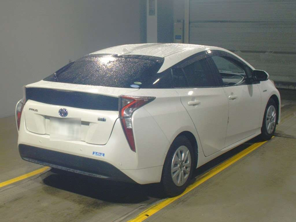 2017 Toyota Prius ZVW50[1]