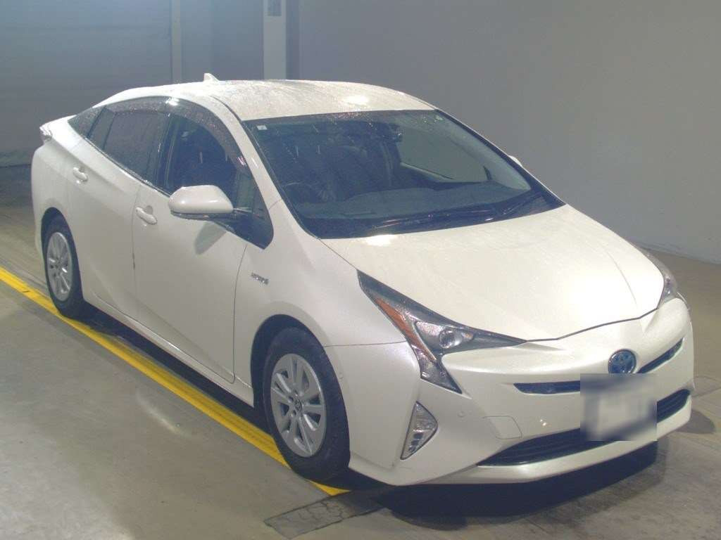 2017 Toyota Prius ZVW50[2]