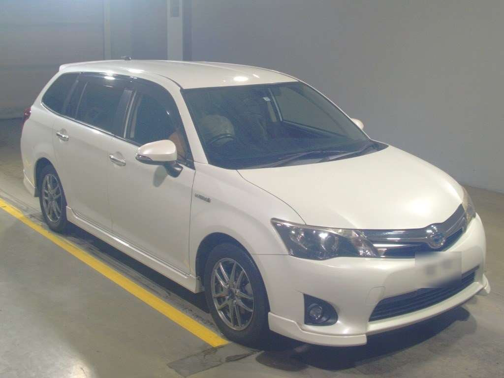 2014 Toyota Corolla Fielder NKE165G[2]