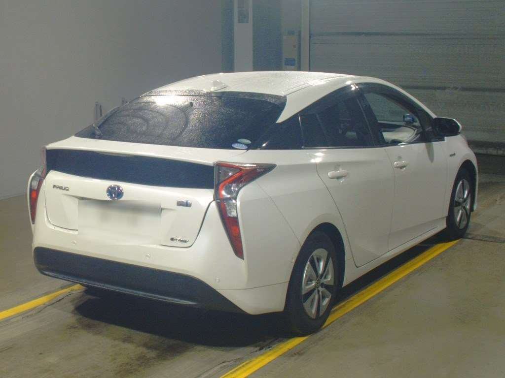 2015 Toyota Prius ZVW55[1]