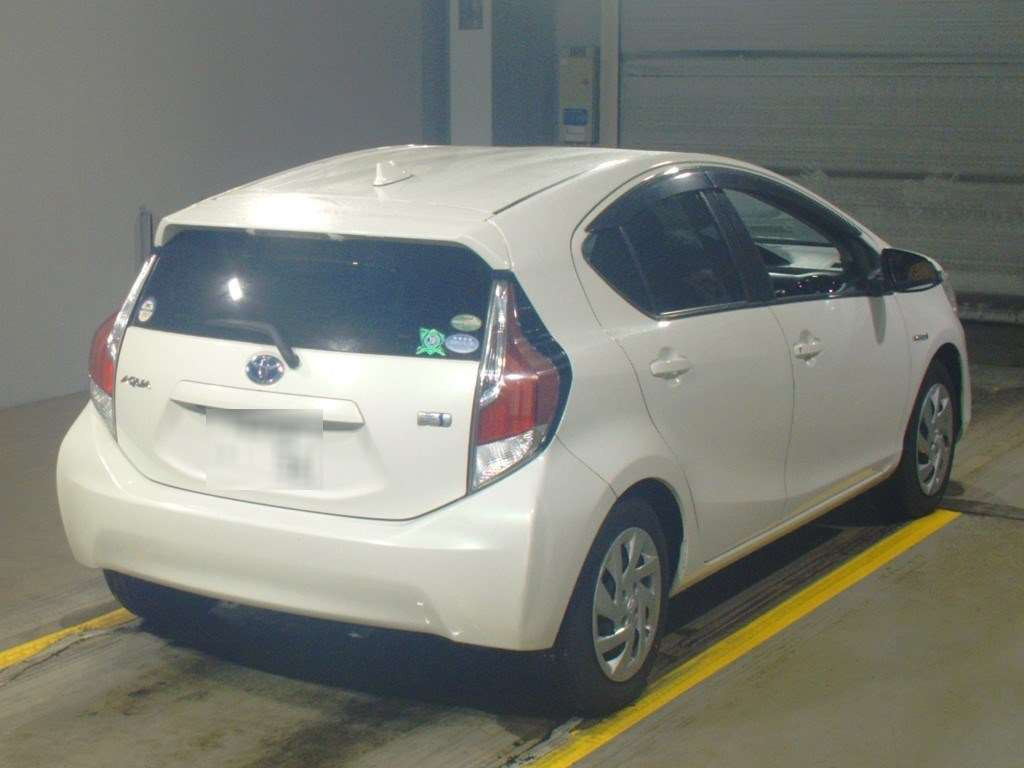 2015 Toyota Aqua NHP10[1]