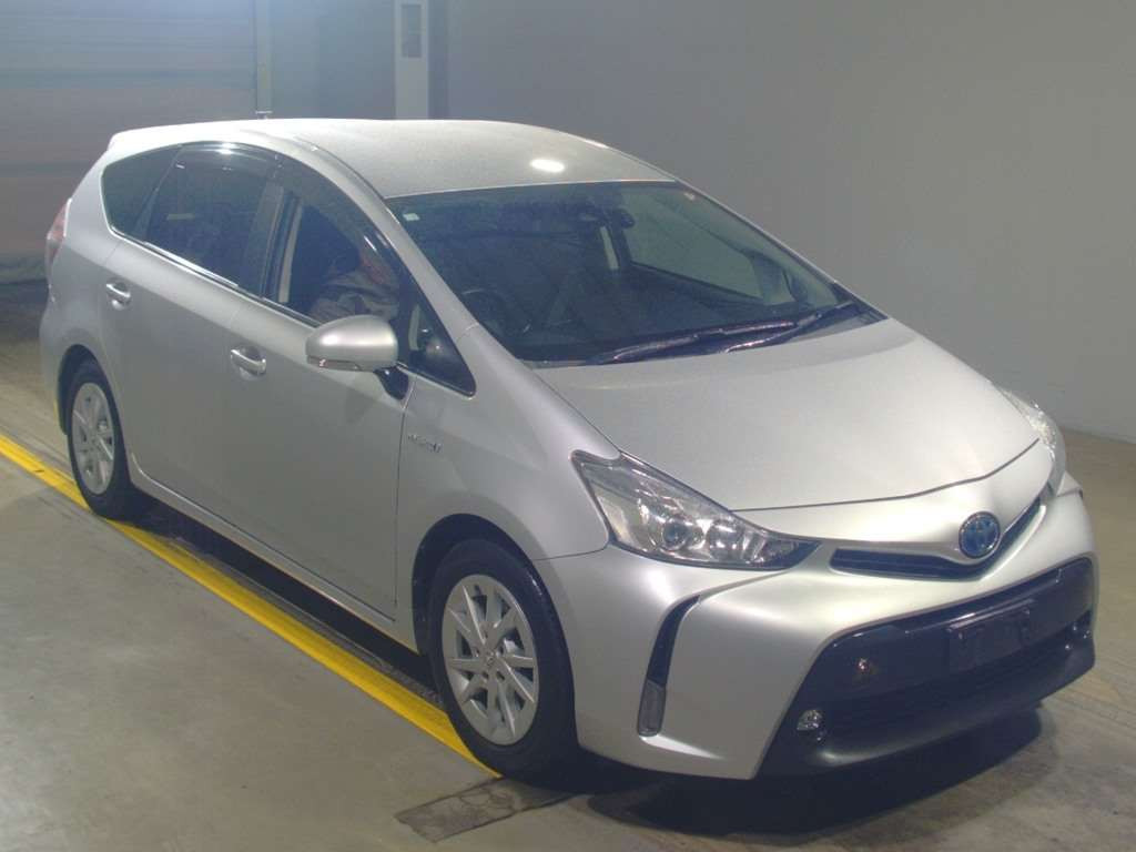 2018 Toyota Prius alpha ZVW41W[2]