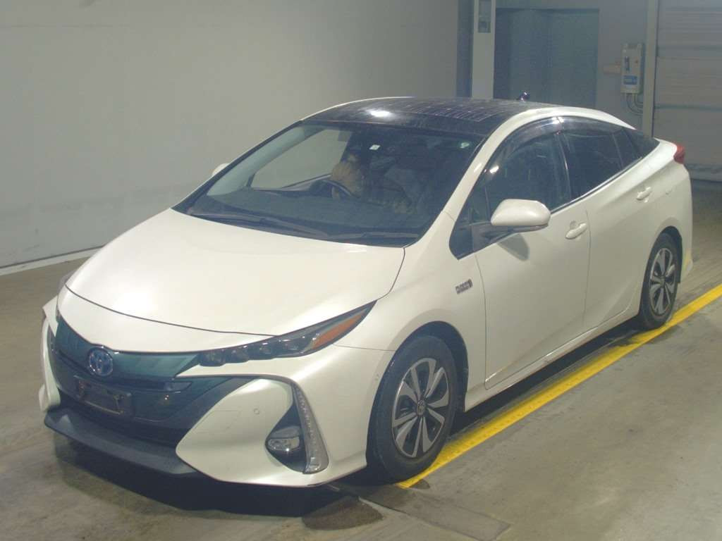 2018 Toyota Prius PHV ZVW52[0]