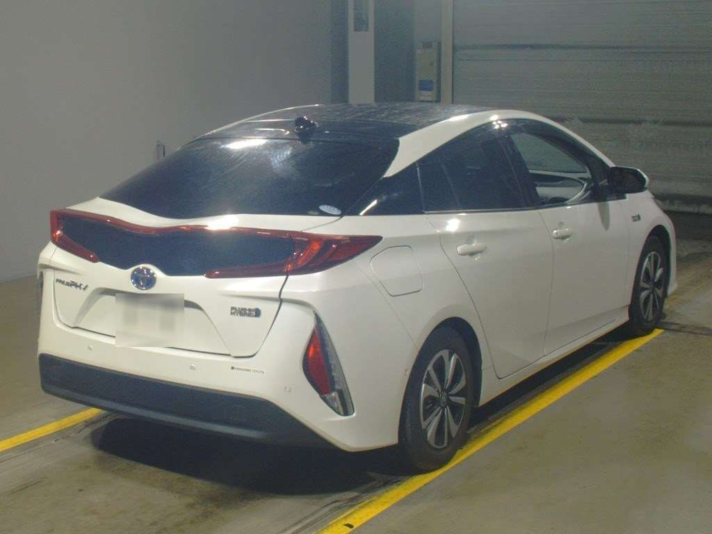 2018 Toyota Prius PHV ZVW52[1]