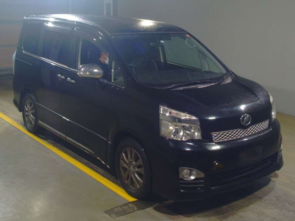 2013 Toyota Voxy ZRR70W[2]