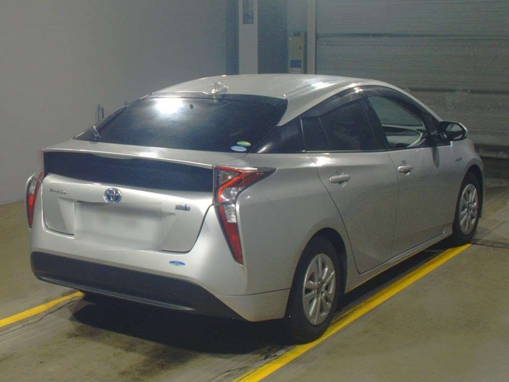 2017 Toyota Prius ZVW50[1]