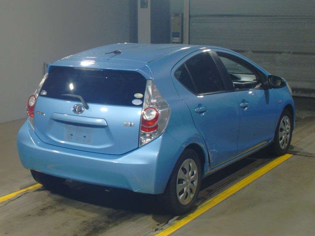 2012 Toyota Aqua NHP10[1]