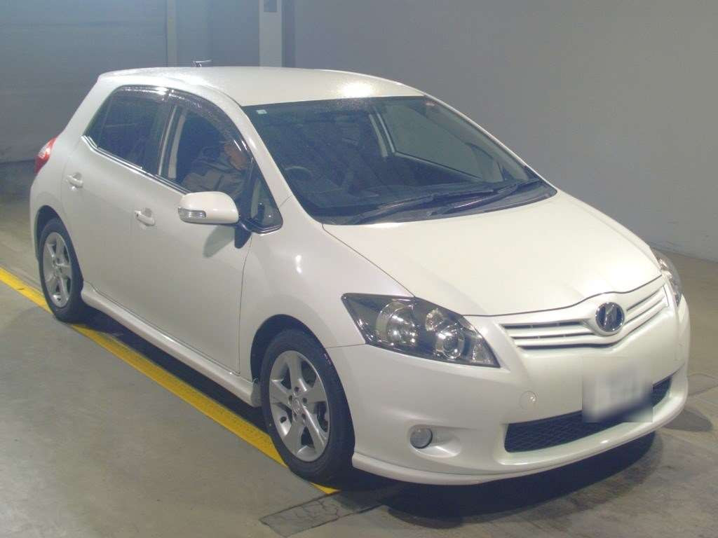 2010 Toyota Auris ZRE152H[2]