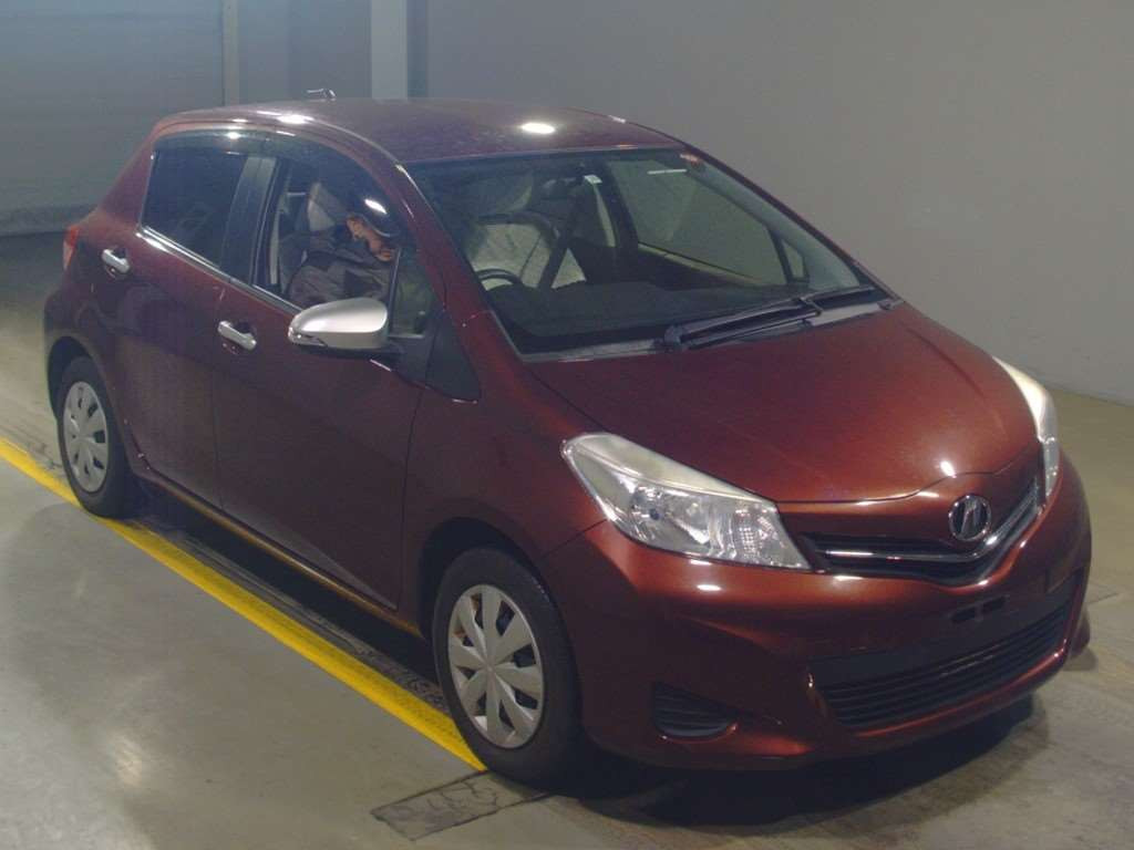 2013 Toyota Vitz KSP130[2]