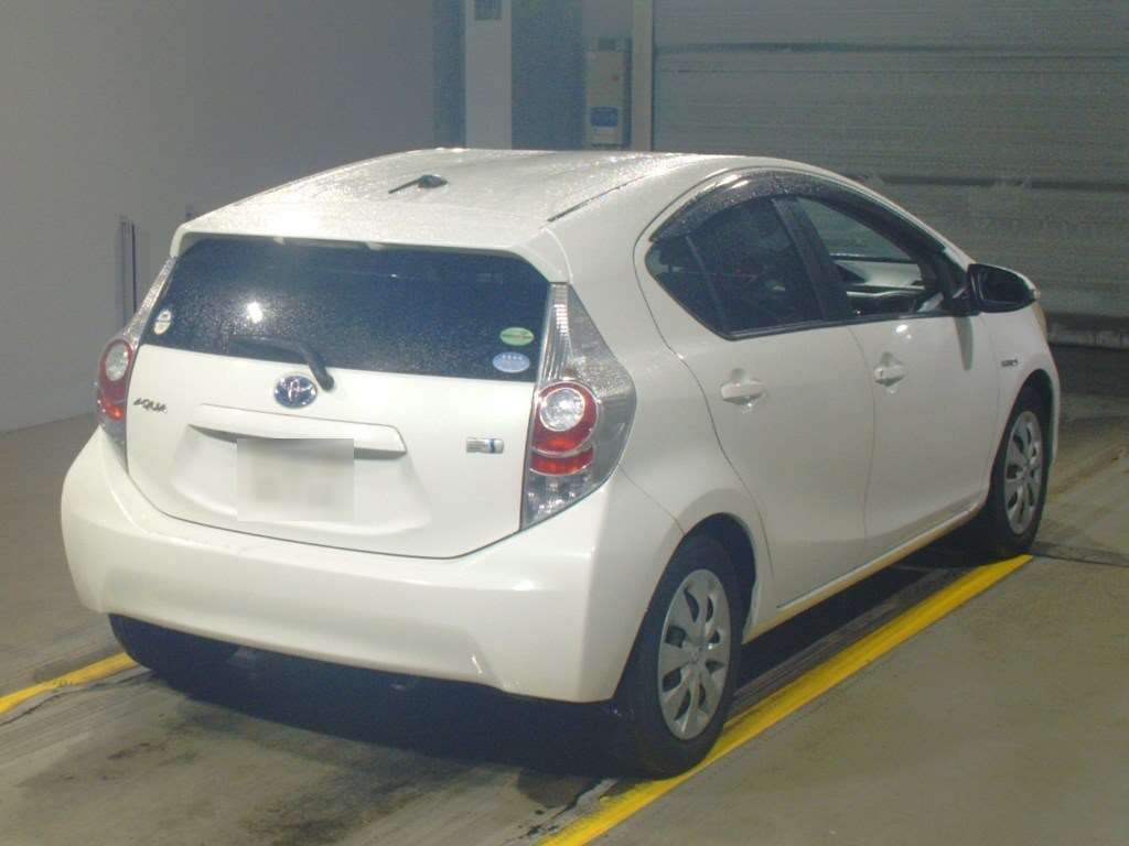 2012 Toyota Aqua NHP10[1]