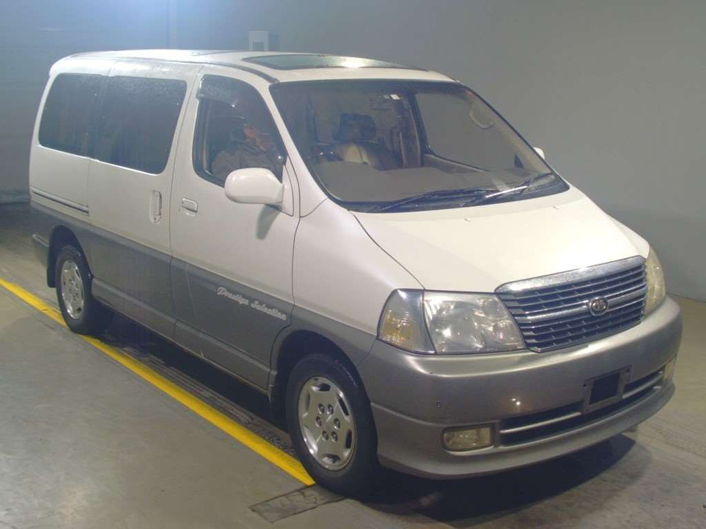 2000 Toyota Granvia VCH10W[2]