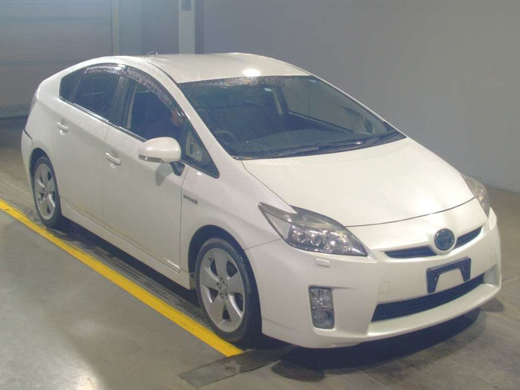 2013 Toyota Prius ZVW30[2]