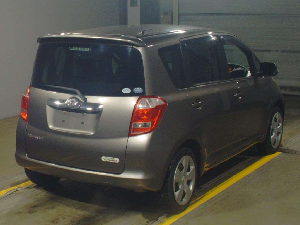 2005 Toyota Ractis NCP100[1]