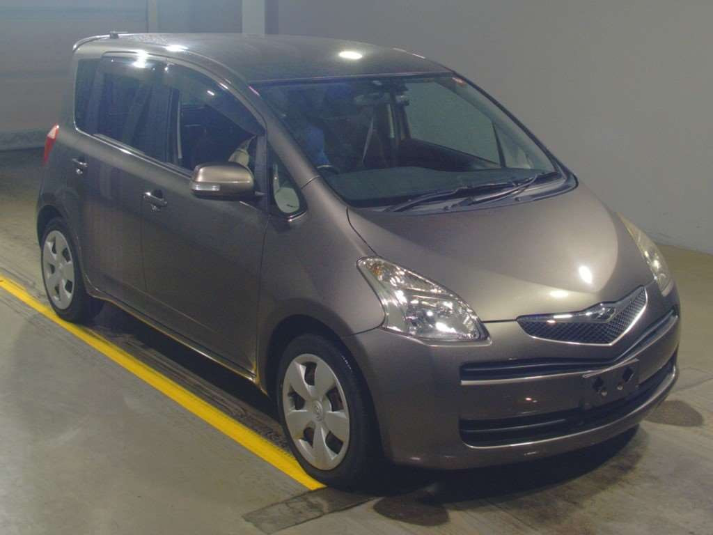 2005 Toyota Ractis NCP100[2]