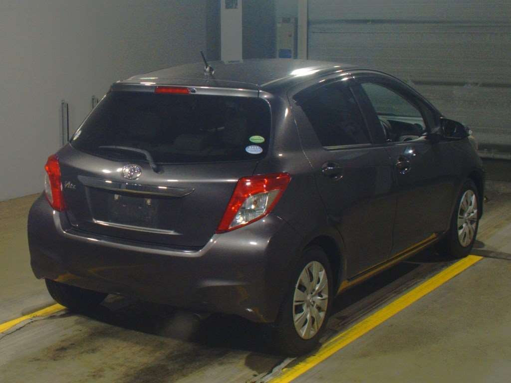 2013 Toyota Vitz NSP130[1]