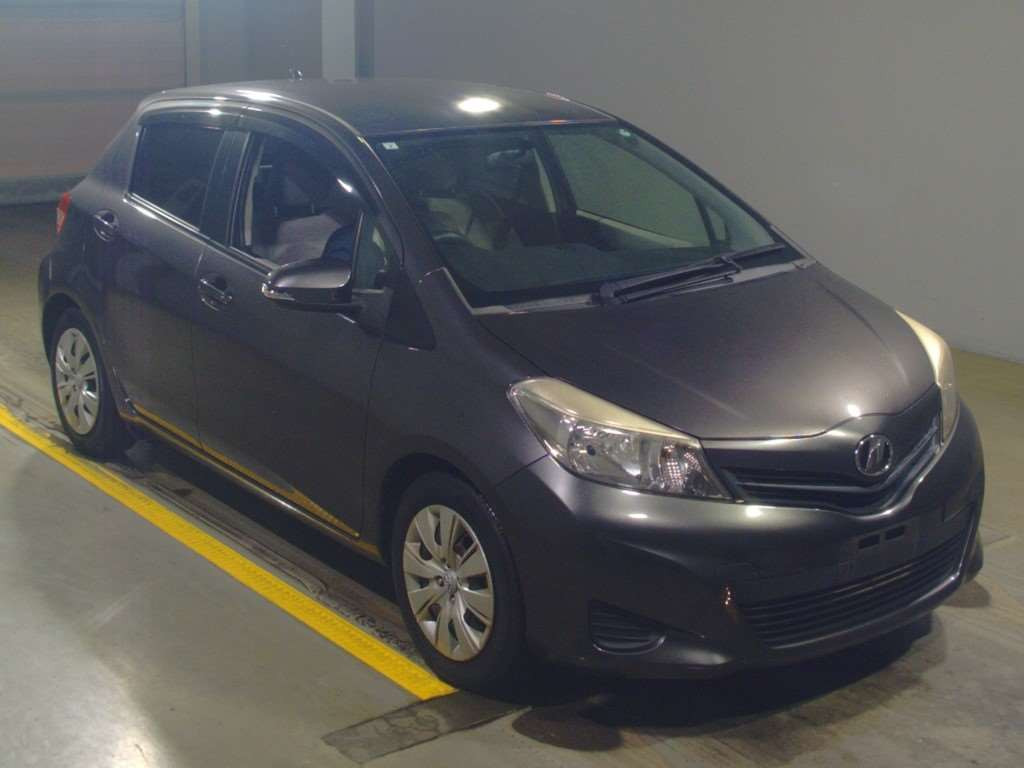 2013 Toyota Vitz NSP130[2]