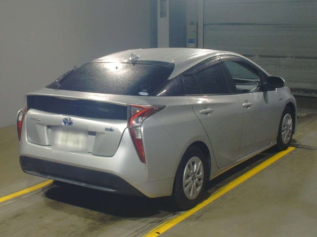 2016 Toyota Prius ZVW50[1]