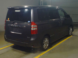 2011 Toyota Noah