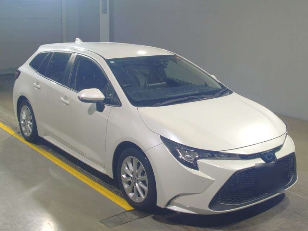 2020 Toyota Corolla Touring Wagon ZWE211W[2]