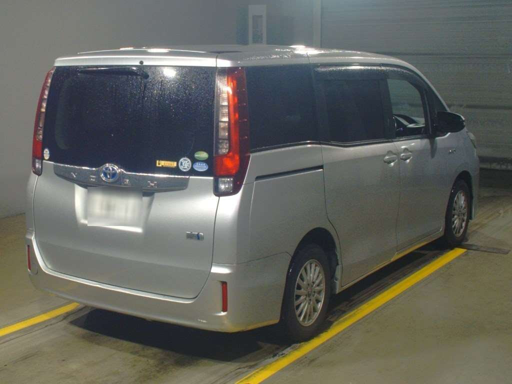 2015 Toyota Noah ZWR80G[1]