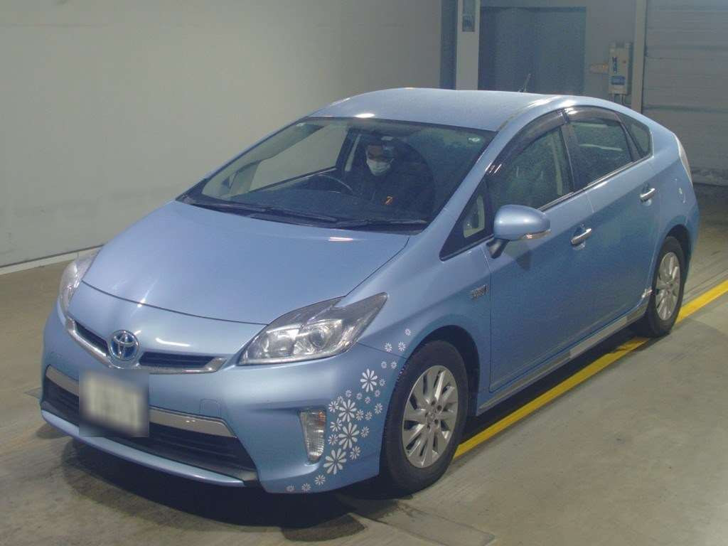 2015 Toyota Prius PHV ZVW35[0]