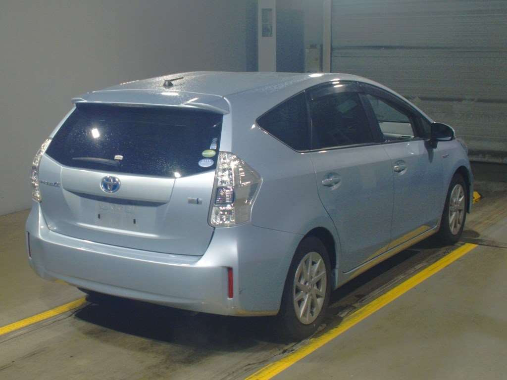 2014 Toyota Prius alpha ZVW41W[1]