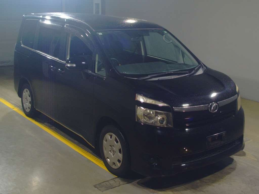 2009 Toyota Voxy ZRR70G[2]