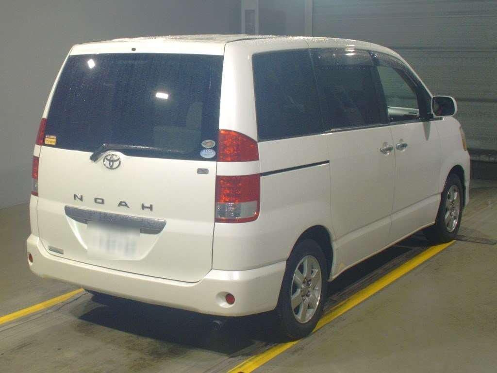 2007 Toyota Noah AZR60G[1]