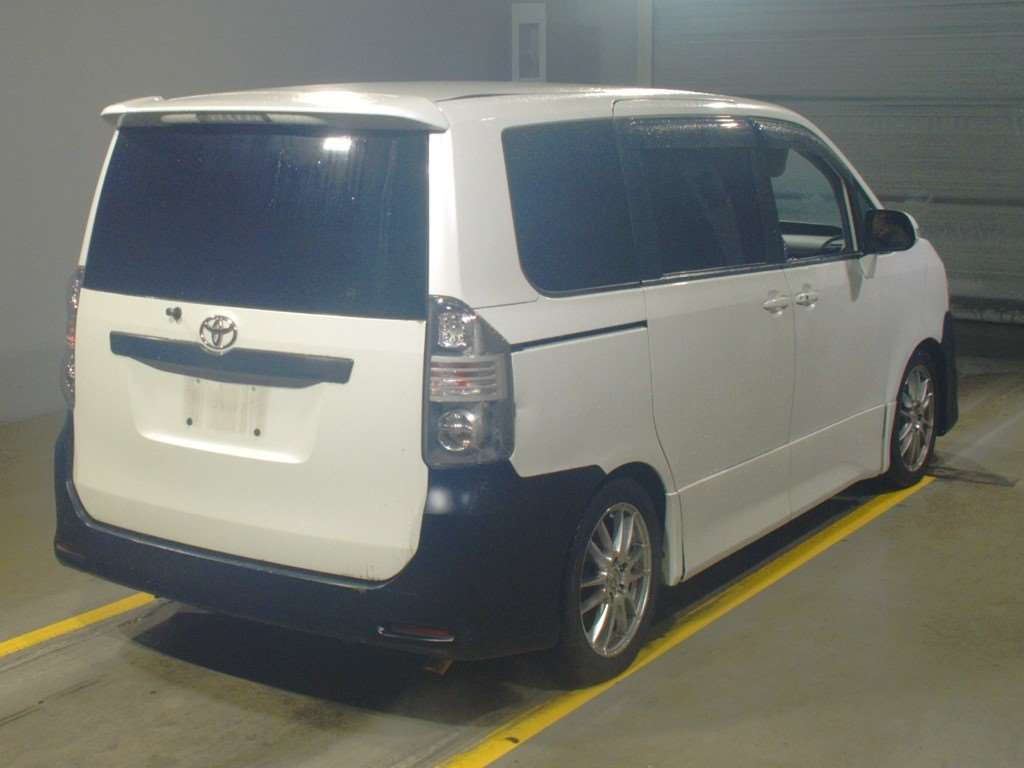 2007 Toyota Voxy ZRR70W[1]