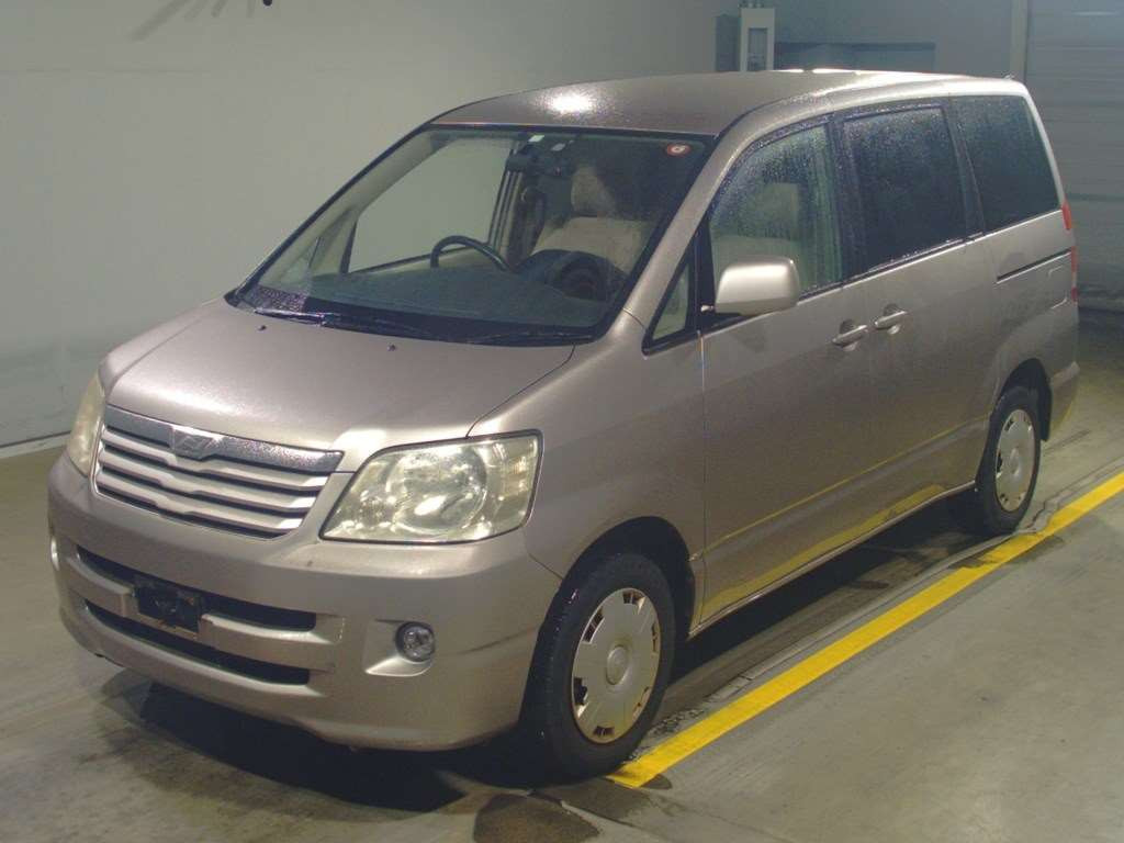 2002 Toyota Noah AZR60G[0]