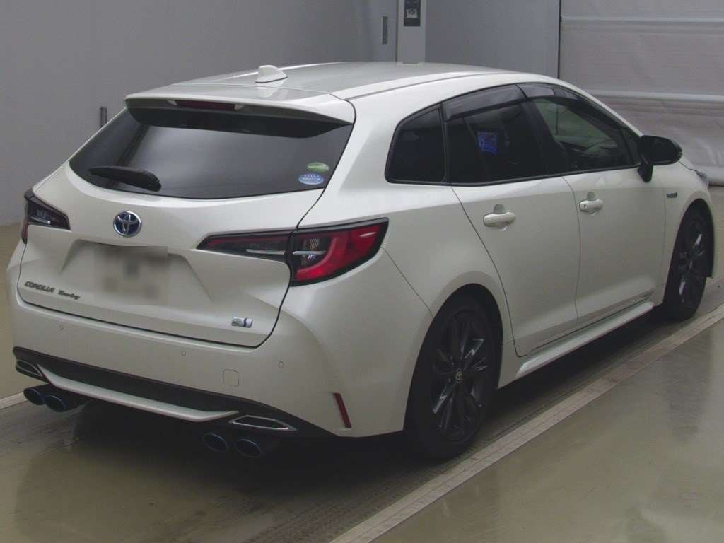 2020 Toyota Corolla Touring Wagon ZWE211W[1]